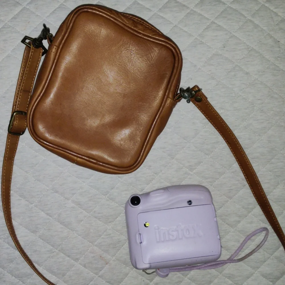 Instax, new with leather bag & fim in w extra film - Picture 7 of 8